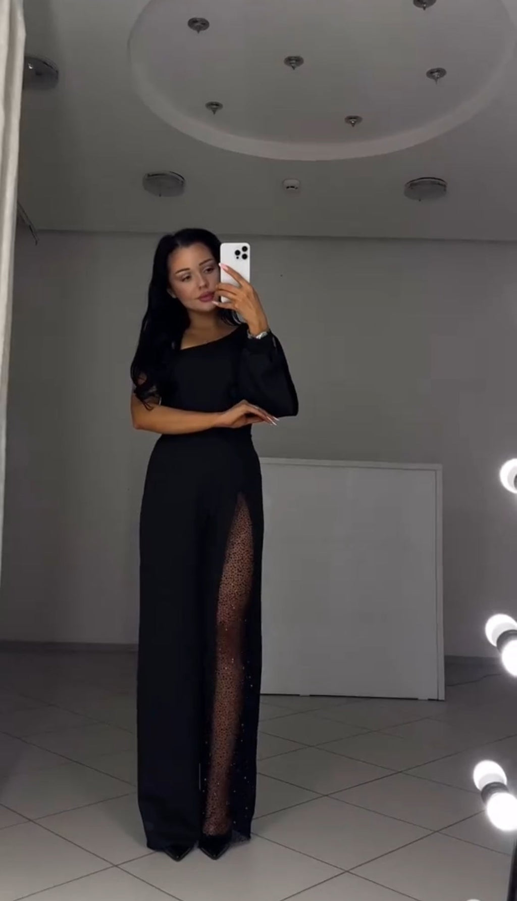 MONO ELEGANTE CON BRILLOS